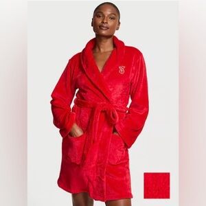 Valentine’s Cozy Must-Have: Victoria’s Secret Robe & Slippers Set + Bonus Gift